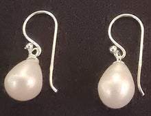 Load image into Gallery viewer, Pearl Earrings