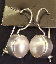Load image into Gallery viewer, Pearl Earrings