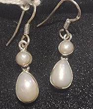 Load image into Gallery viewer, Pearl Earrings