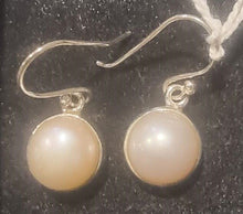 Load image into Gallery viewer, Pearl Earrings